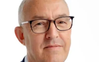 Ahmed Aboutaleb quitte le Maroc à 15 ans, devient maire de Rotterdam et remplit aujourd'hui les salles