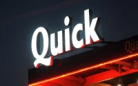 Quick va recruter 2000 personnes