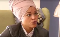 Yousra, exclue de son cours à cause de son foulard (vidéo)