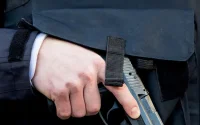 Le policier qui avait brandi son arme dans un bar à Temara en prison