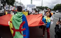 Plusieurs centaines de personnes manifestent à Paris en soutien au Hirak