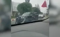 Arrêtée, une conductrice tente d'écraser une femme policier (vidéo)