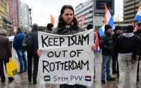 L'extrême droite manifeste contre l'islamisation des Pays-Bas : "Nous n'habitons pas au Maroc !"