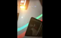 Une voiture de police renversée par un chauffeur (vidéo)