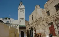 Ils mettent fin à leur jeûne, à cause d'un muezzin pressé