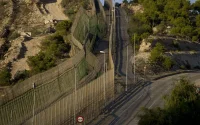 Un Marocain meurt à Melilla en tentant d'escalader la clôture