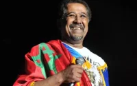 Cheb Khaled sous le feu des critiques à cause d'un drapeau marocain