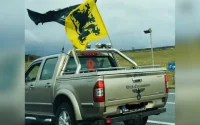Belgique : interpellation du propriétaire du pick-up arborant des symboles nazis