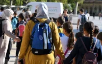 Stigmatisées, des musulmanes voilées quittent la France