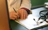 La France interdit les certificats de virginité et s'attaque à la polygamie