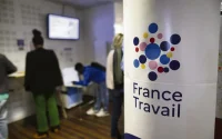 France Travail lui réclame 129 253 euros pour ses séjours au Maroc