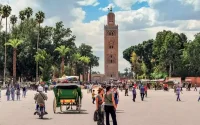 Marrakech : autour de Jemaa el-Fna, des gardiens de voiture arrêtés