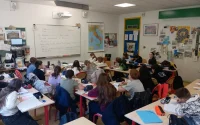 « Parlez italien » : deux adolescentes marocaines au cœur d'une polémique scolaire