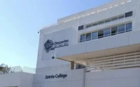 Interdiction de la jellaba : les clarifications du Lycée Descartes de Rabat