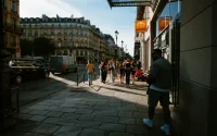 Elle avait laissé sa fille en France lors d'un précédent séjour : la France lui ferme désormais la porte