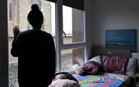 La vie quotidienne d'une Marocaine bouleversée par une allergie rare à l'eau