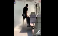 Cinq Marocains vandalisent un train de banlieue en Catalogne (vidéo)