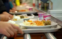 À Bordeaux, un menu halal dans une école soulève un débat sur la laïcité