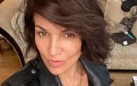 Nadia Farès embarrassée par un vieux clip de près de 25 ans